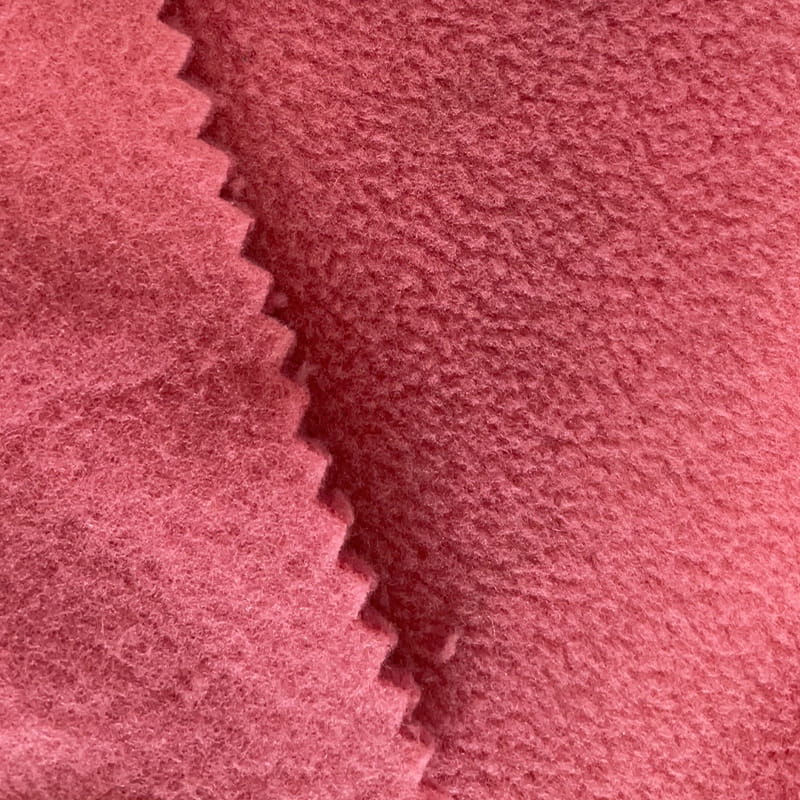 70 % de poly recyclé, 30 % de tissu polaire en poly